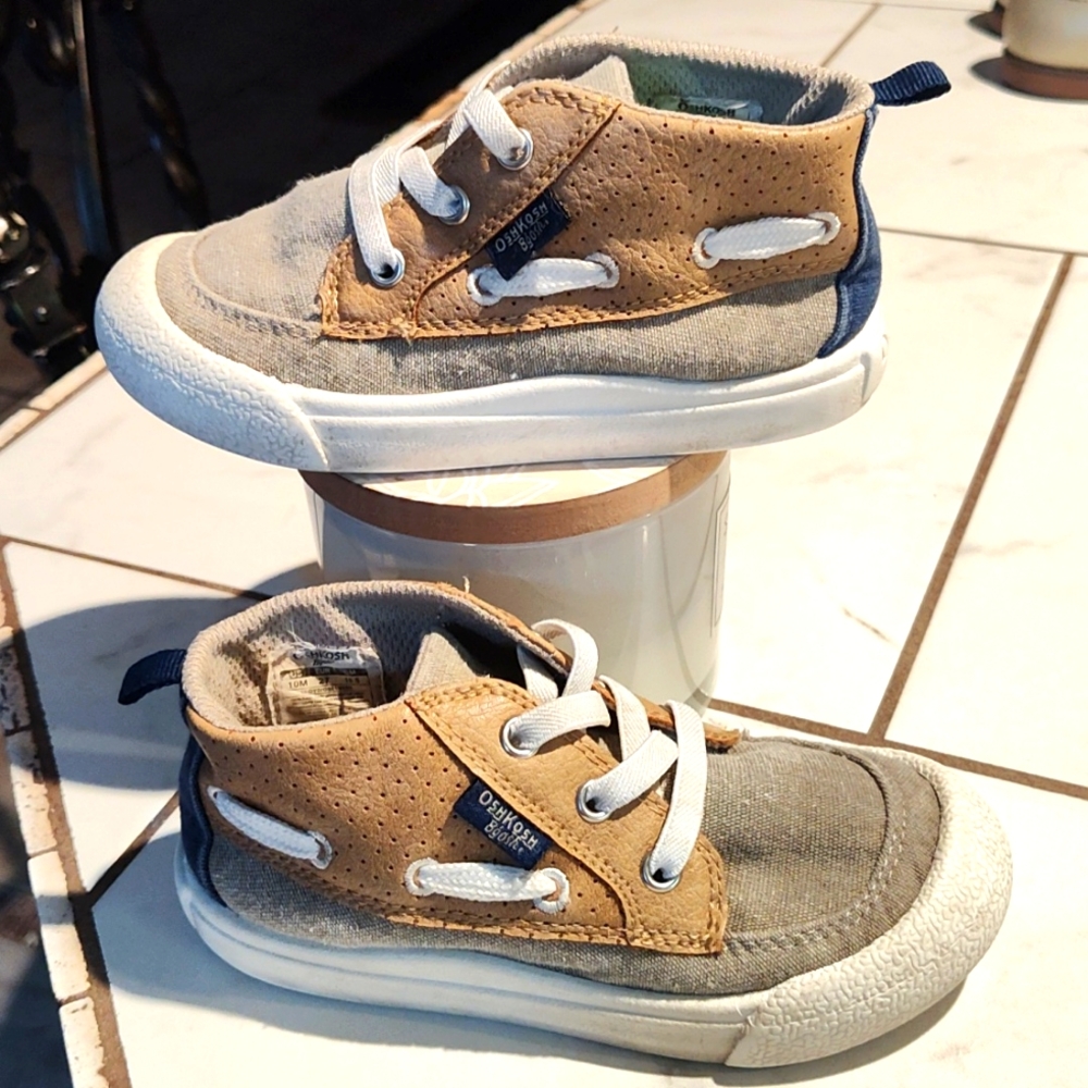 Boys toddler Sz 10 OSHKOSH Elastic fit hi-top Sneakers Shoes